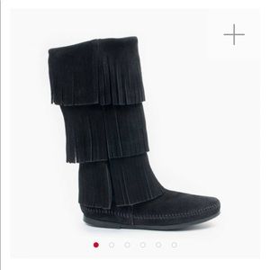LIKE NEW Black Minnetonka Moccasin Boots